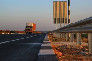 Вантажівка на трасі прямує до кордону ЄС — транзит за системою NCTS Фаза 6